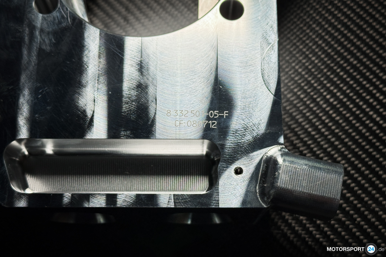 Radträger links / Wheel Carrier left 8332501 -20%