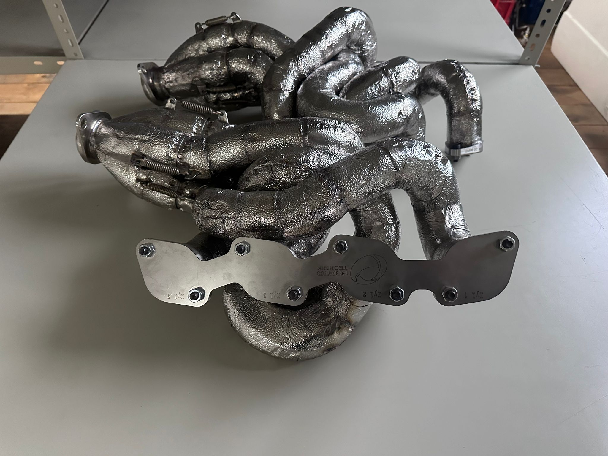 Abgaskrümmer / Exhaust Manifold 8336982 8336983