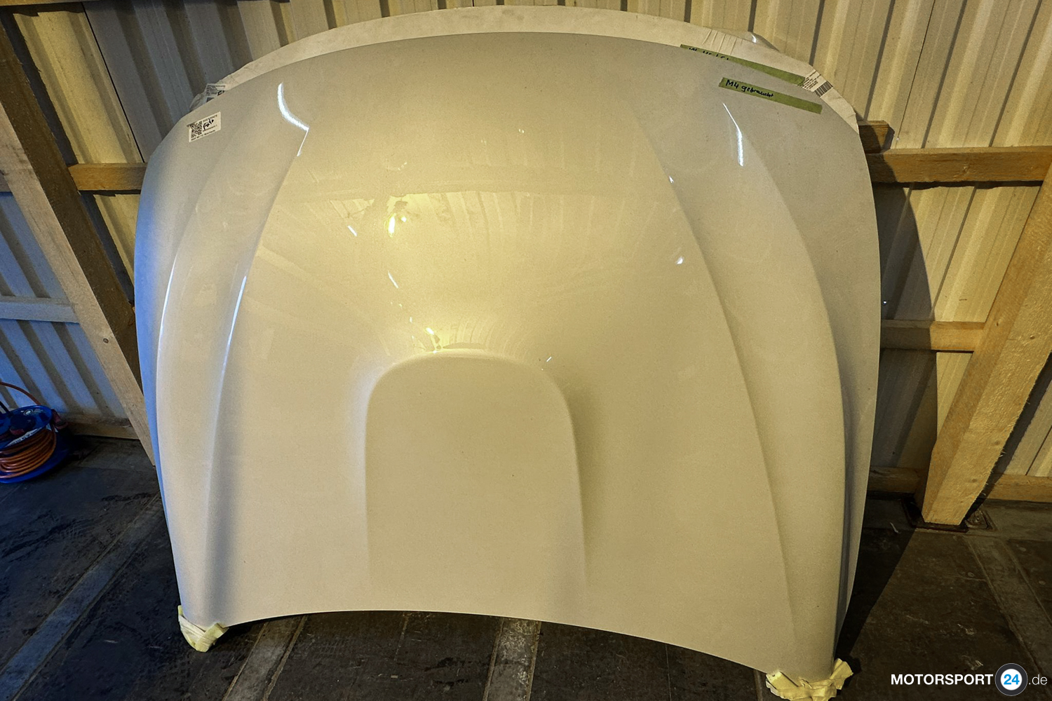 BMW M4 F82 Motorhaube silber